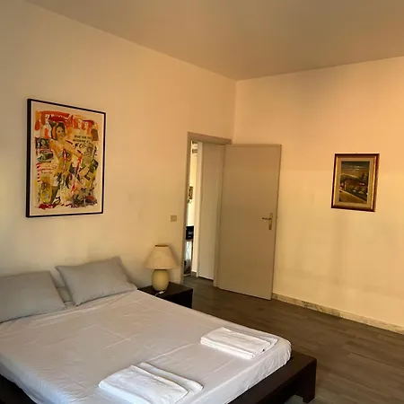 Via Delle Ghiacciaie House Apartment *