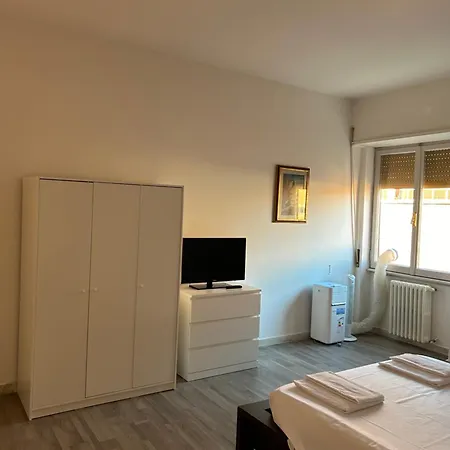 Apartament Via Delle Ghiacciaie House